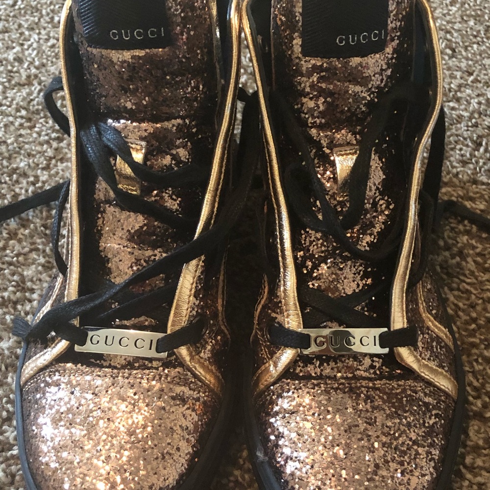 Gucci sneakers with dust bag and laces, worn once